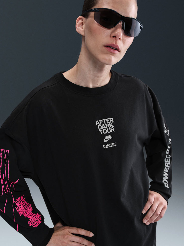 Nike Women's Oversized Long-Sleeve Graphic T-Shirt