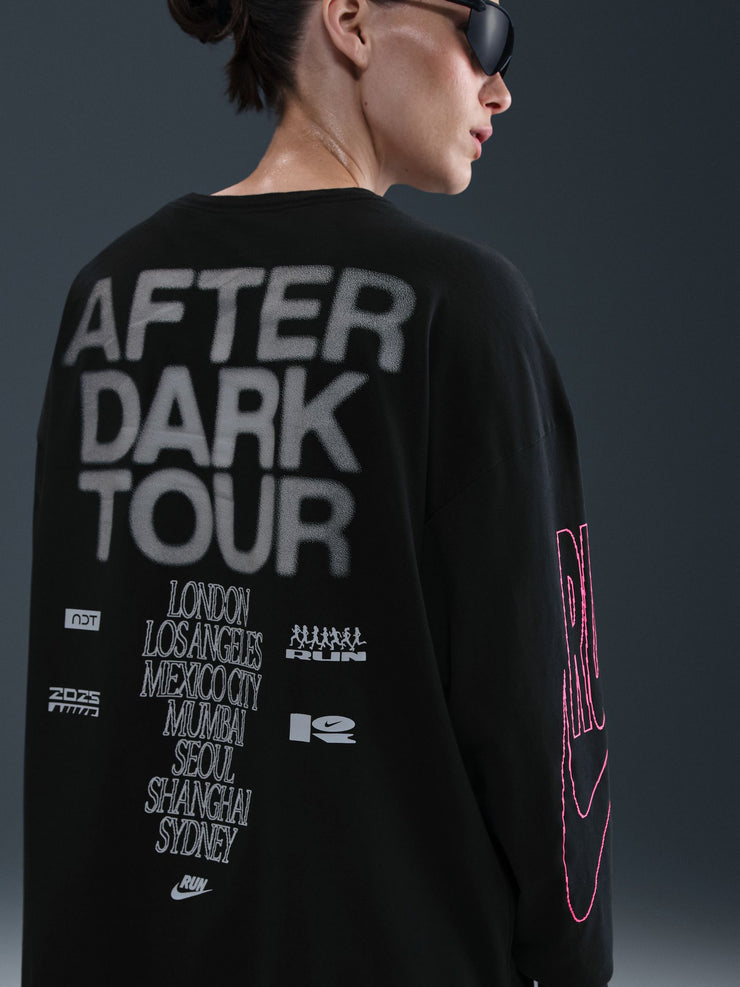 Nike Women's Oversized Long-Sleeve Graphic T-Shirt