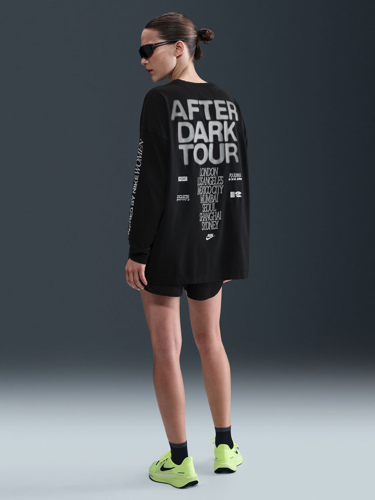 Nike Women's Oversized Long-Sleeve Graphic T-Shirt